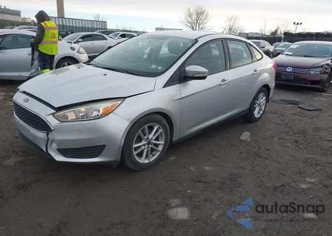 2015 Ford Focus Se z USA, uszkodzony, nr VIN 1FADP3F23FL372274